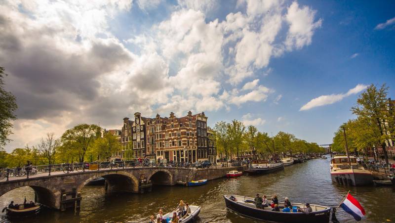 amsterdam_boats_in_the_canal