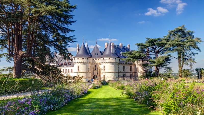 chateau_de_chaumont_with_flowers_and_gardens