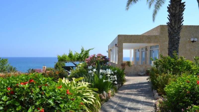 aphrodite_beach_hotel_ext