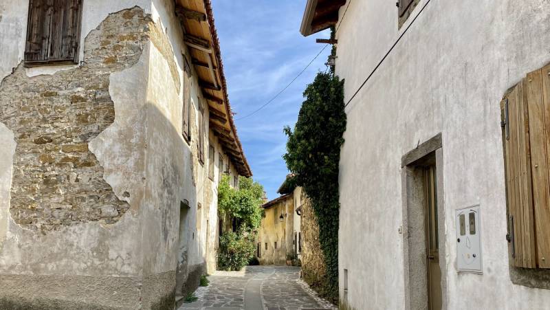 cycle_through_the_village