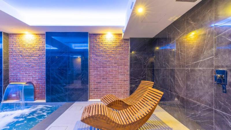 Hotel Master, Brescia
