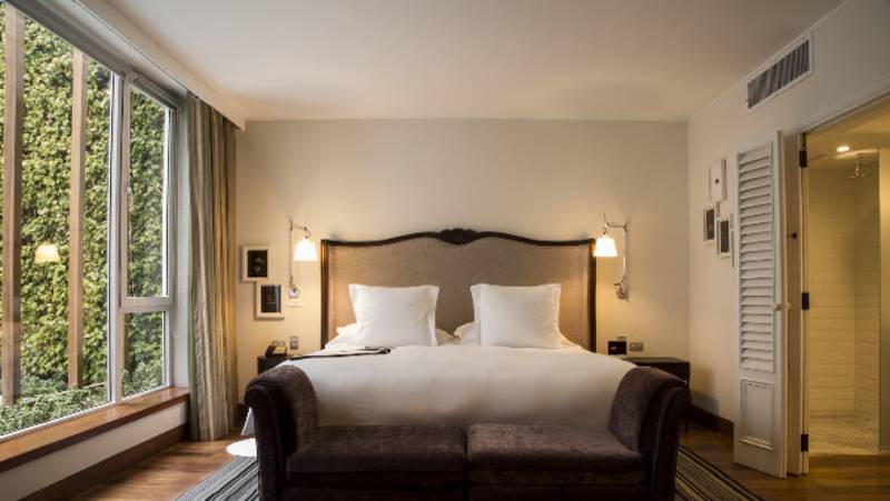 Hotel B