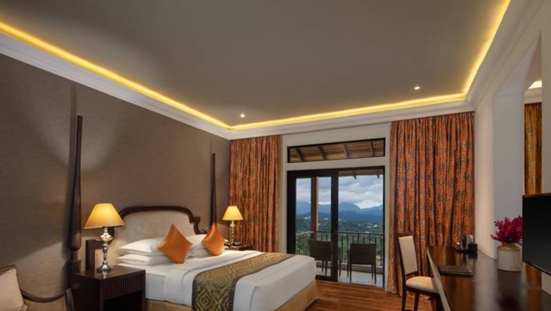 Earl’s Regency Hotel