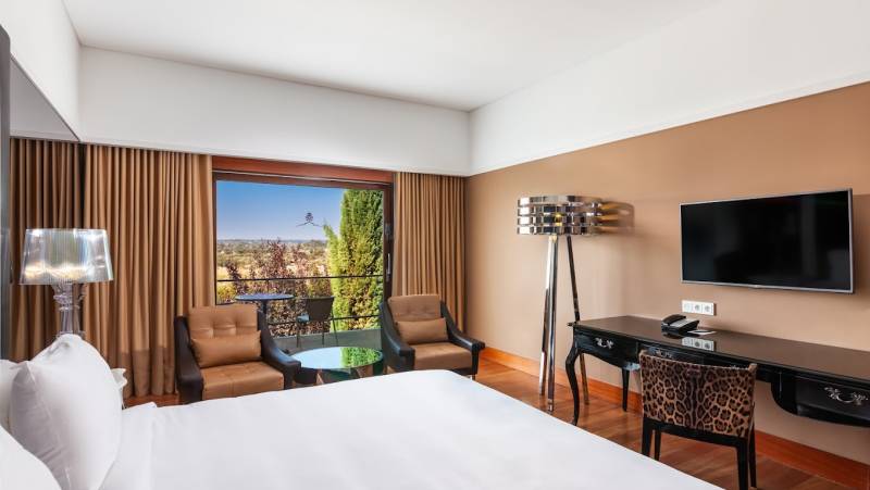 Signature Portugal | Among the Whitewashed Hills