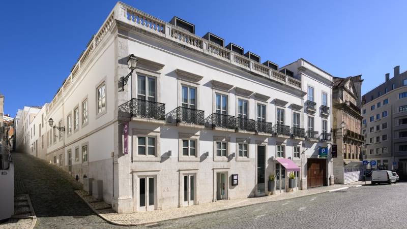 Signature Portugal | Among the Whitewashed Hills