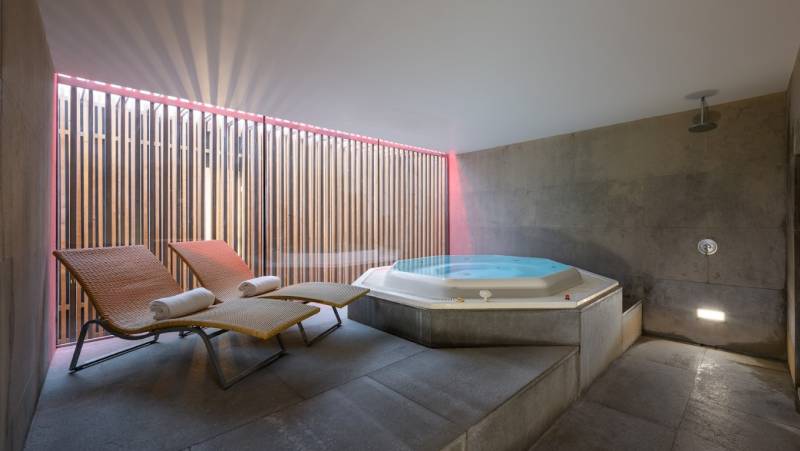 Signature Portugal | Among the Whitewashed Hills