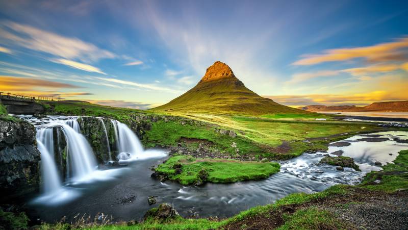 Iceland Circumnavigation: Mountains, Volcanoes and Waterfalls