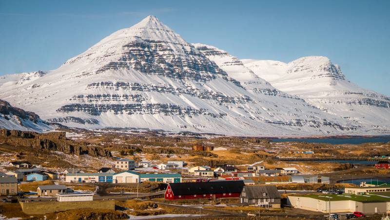 Iceland Circumnavigation: Mountains, Volcanoes and Waterfalls