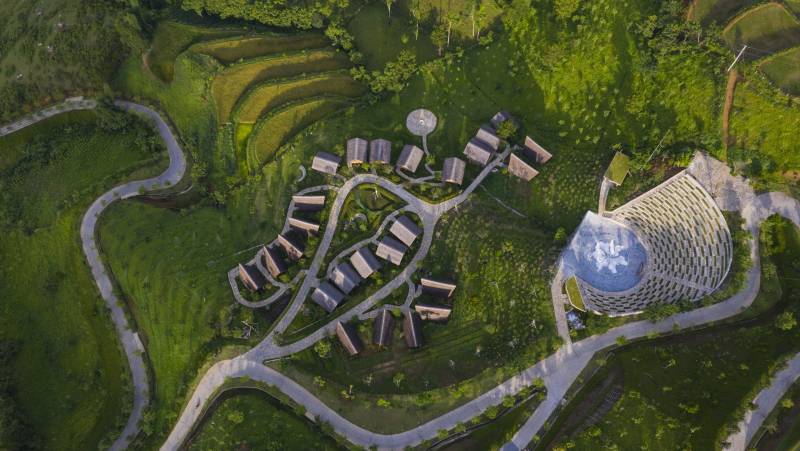 Signature Vietnam | In Fabric & Folklore