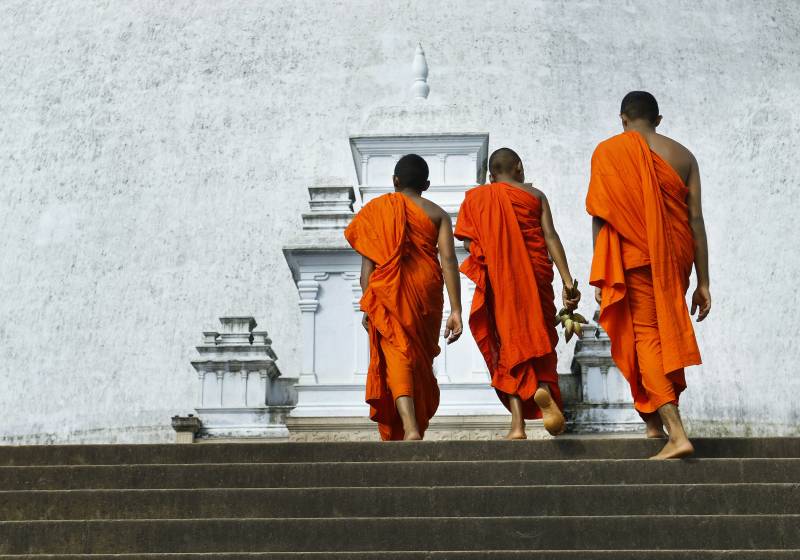 Sri Lankan monks - Sri Lanka travel guide