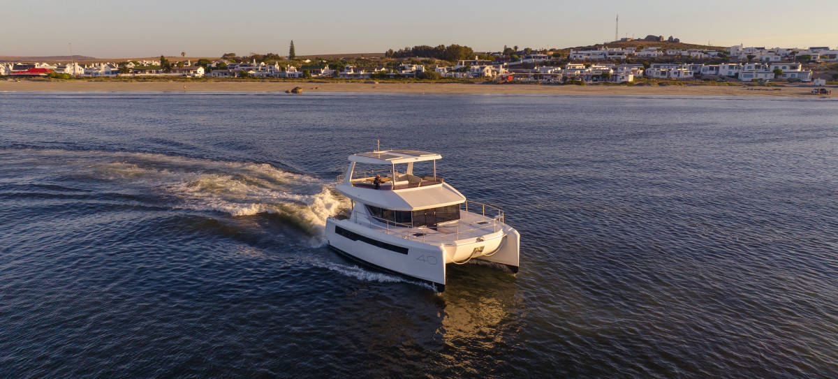 Catamarans à moteur à vendre