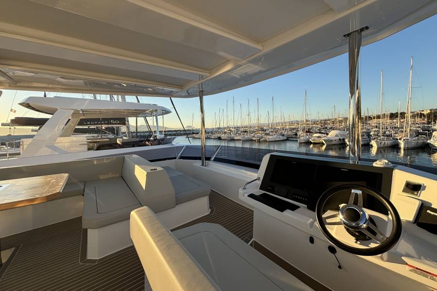 Flybridge helm