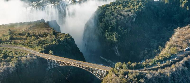 Hängebrücke über die Victoria Falls - nichts für schwache Nerven
