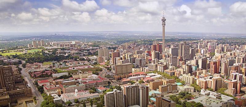 Skyline der Metropole Johannesburg in Südafrika