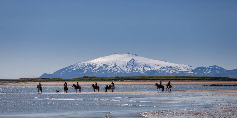 Enchanting Travels - Things to do in Iceland - beach and mountain