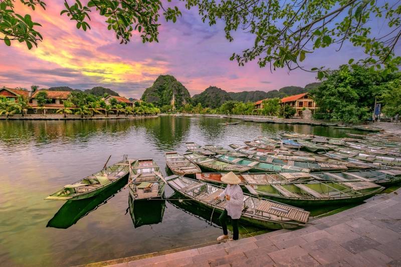 Enchanting Travels Vietnam Tours Hoi An Rowing boat Waiting for passengers at sunrise, - best places to visit in 2019