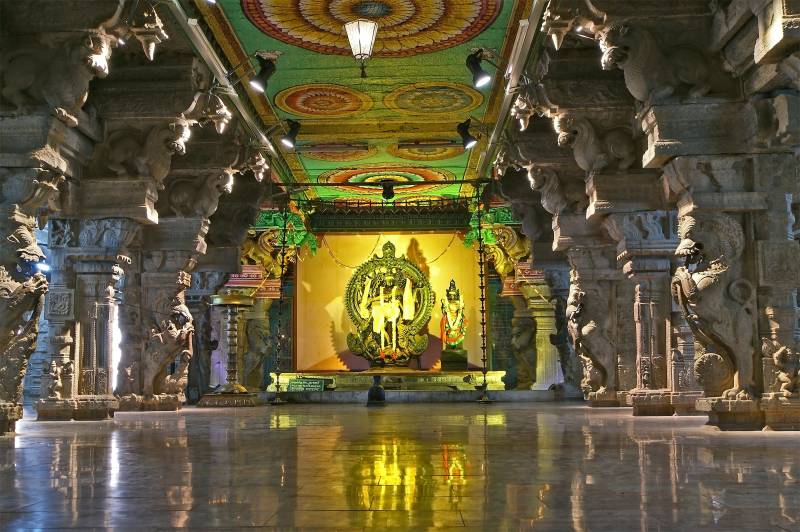 Inside of Meenakshi Hindu Temple, Madurai, Tamil Nadu, India, Asia