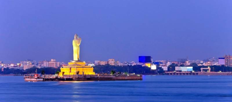 Buddha Statue im Hussain Sagar Lake