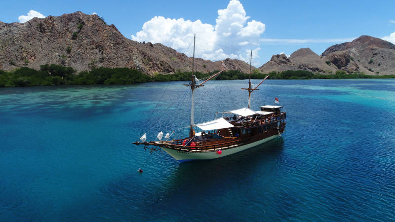 Indonesia travel guide - boat ride