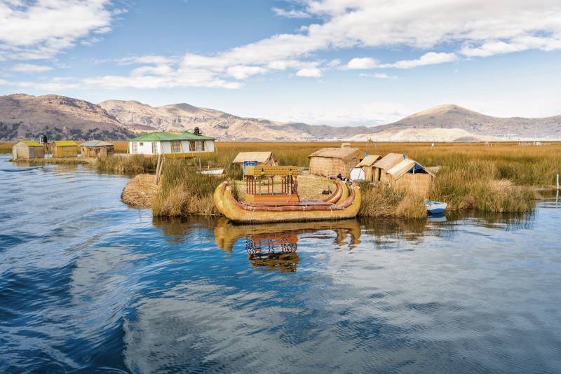Puno-Traditional-Reed-boat lakeTiticaca-Peru-Uros-South-America