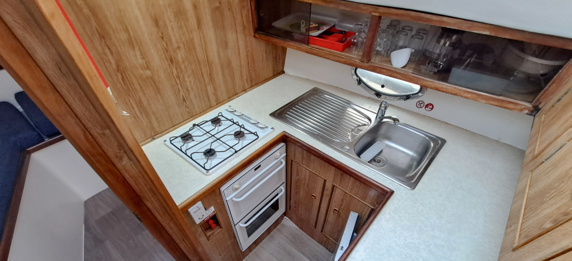 Countess St-Jean-De-Losne Kitchen