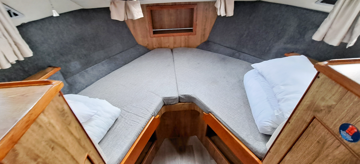 Crusazder Holland, front cabin