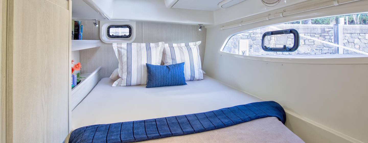 Moorings 4400 cabin