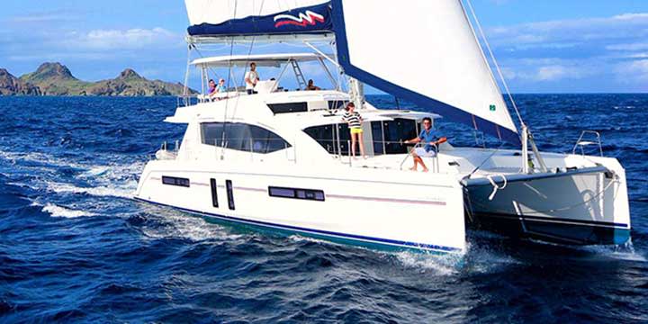 Moorings 5800 6-cabin catamaran