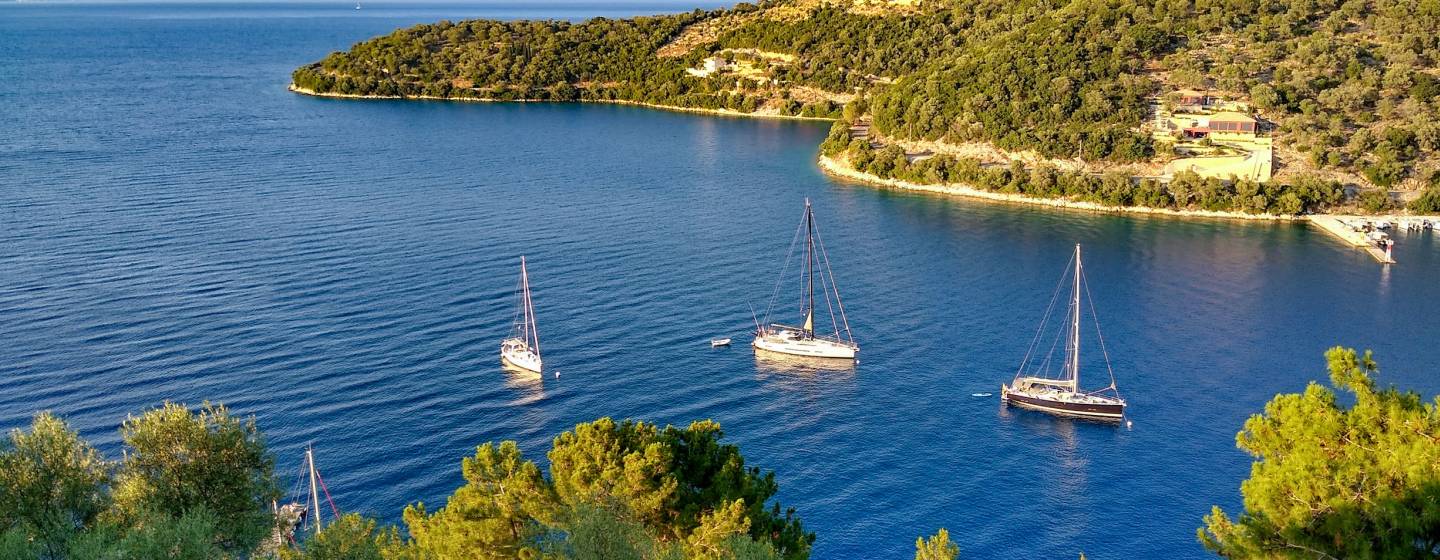 Lefkas Yacht Charter