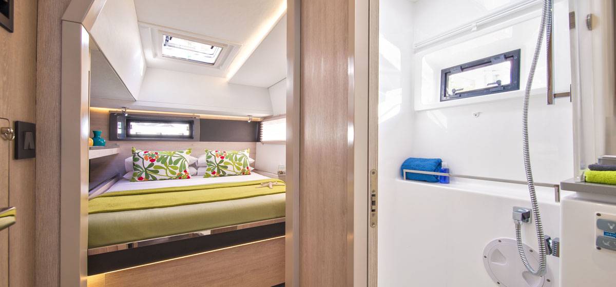 Sunsail 454 cabin