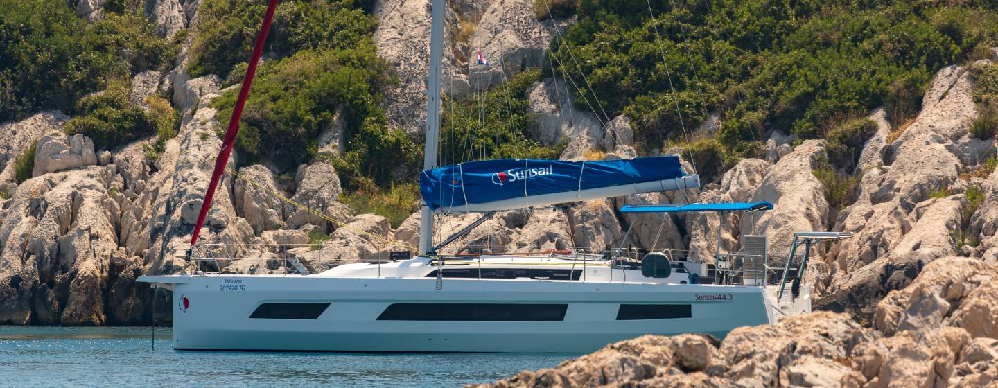 Sunsail 44.3 – 3 cabin