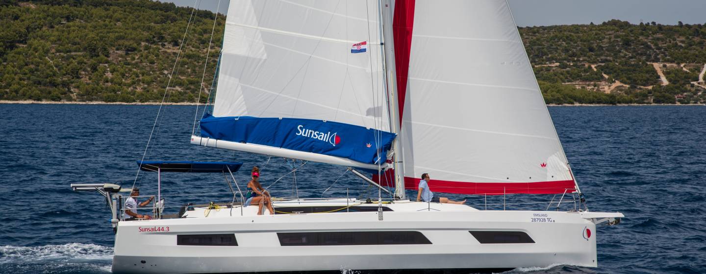 Sunsail 44.3 – 3 cabin