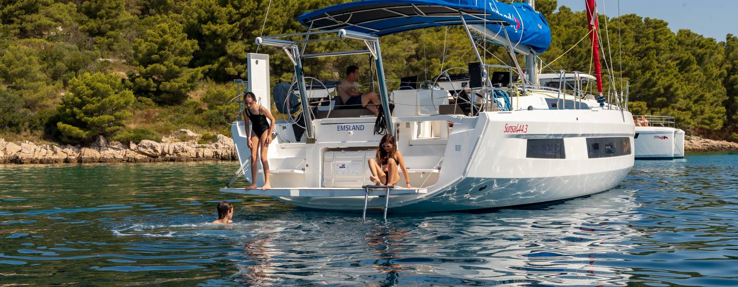 Sunsail 44.3 – 3 cabin