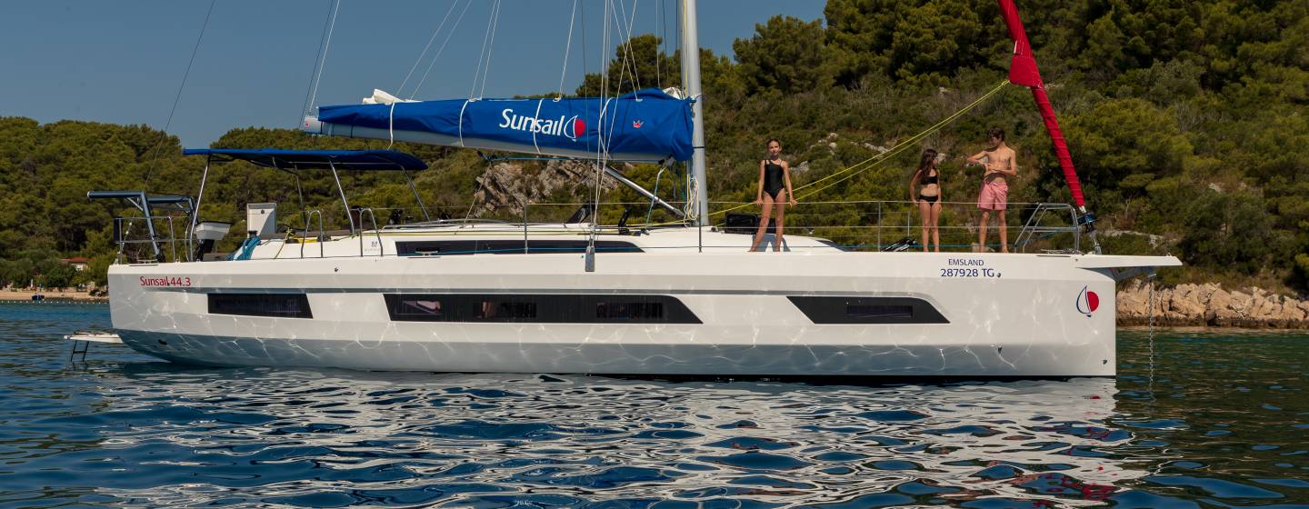 Sunsail 44.3 – 3 cabin
