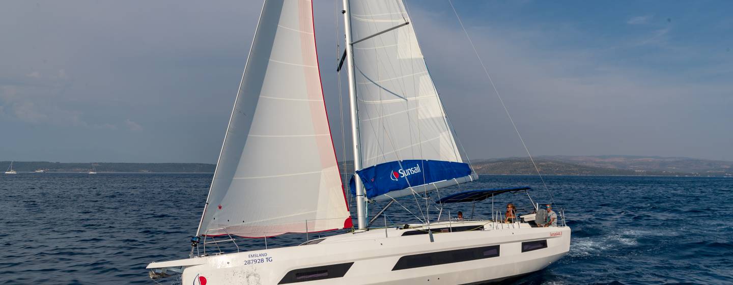 Sunsail 44.3 – 3 cabin