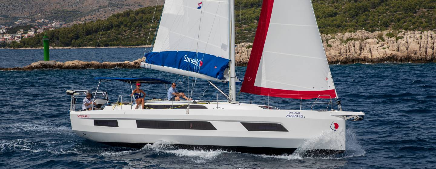 Sunsail 44.3 – 3 cabin