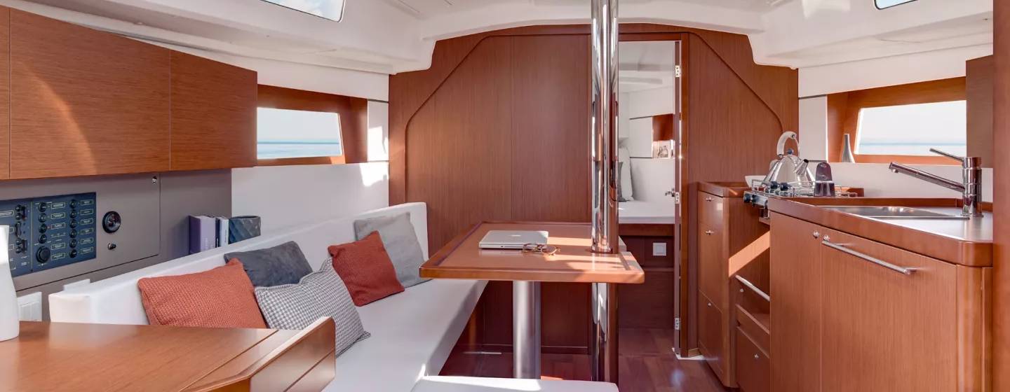 Sunsail 352 – 2 cabin