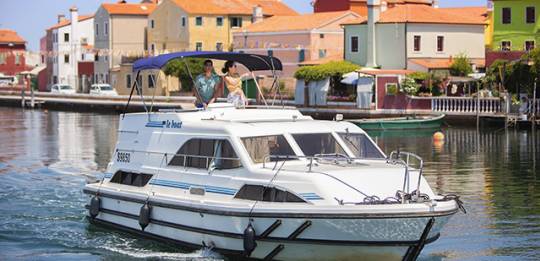 Occasion - Pourquoi choisir un ancien bateau de location