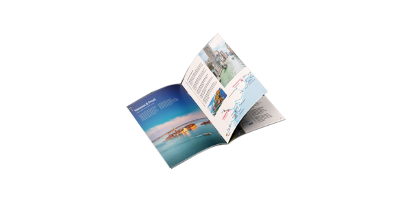 Brochure di viaggio Le Boat aperta che presenta le destinazioni Veneto e Friuli