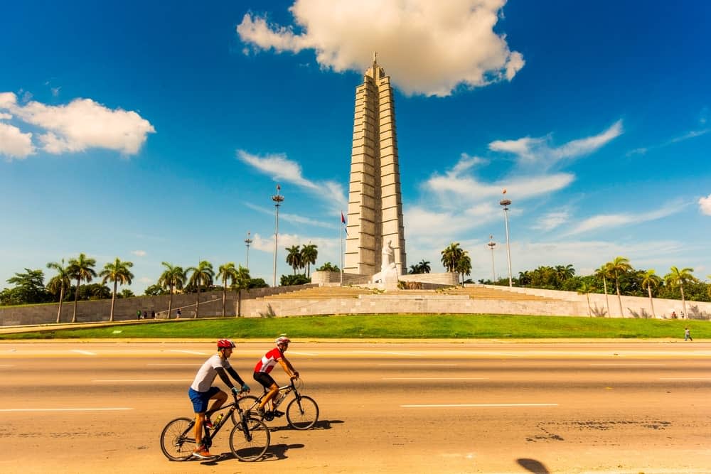 cycling in cuba