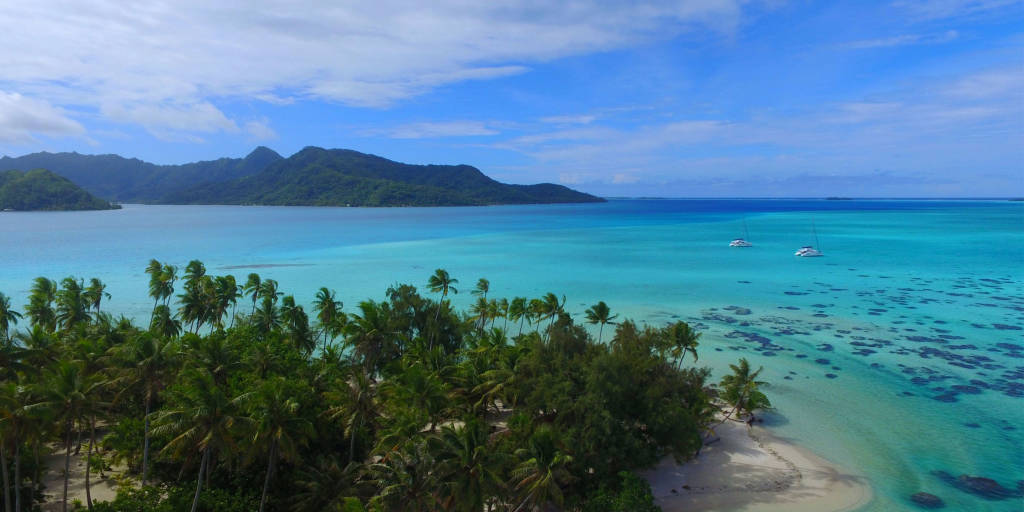 Tahiti sailing catamarans