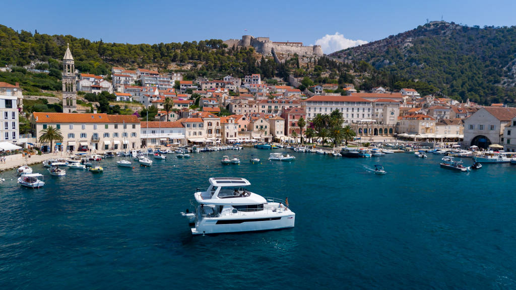 Moorings Power Yacht in Hvar Town