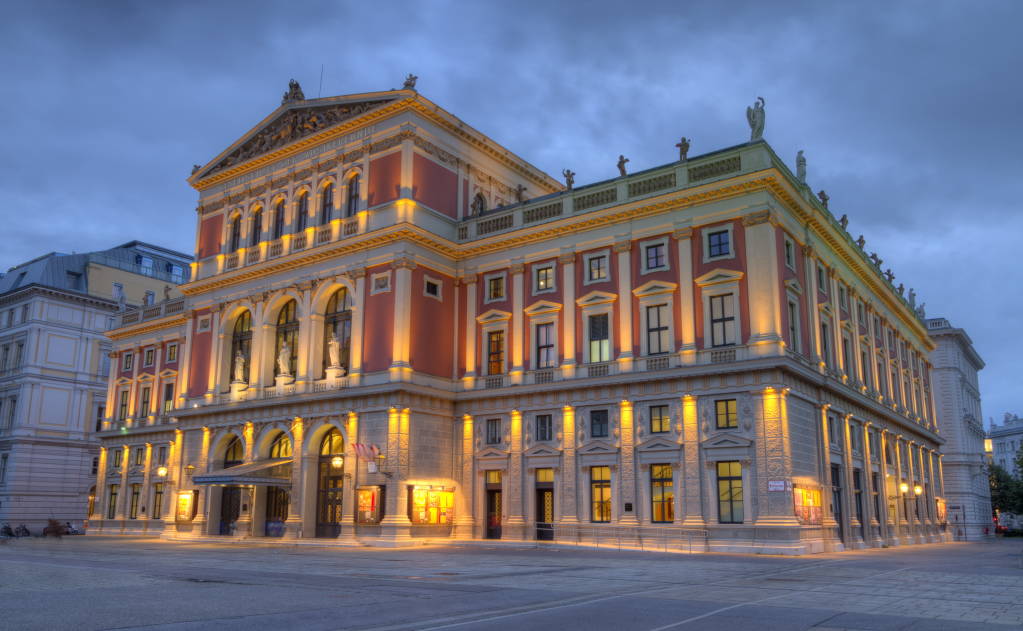 Six Cool Tours Perfect for the Winter Season