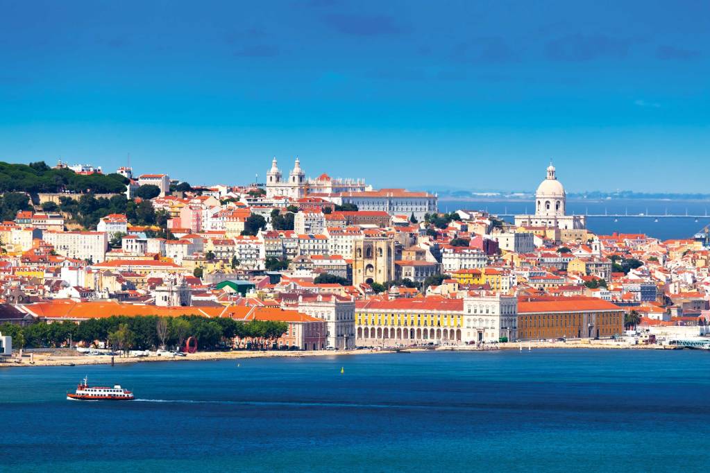 Top 5 Ocean Cruises: the Perfect Blend of Ocean Adventure and Land Exploration