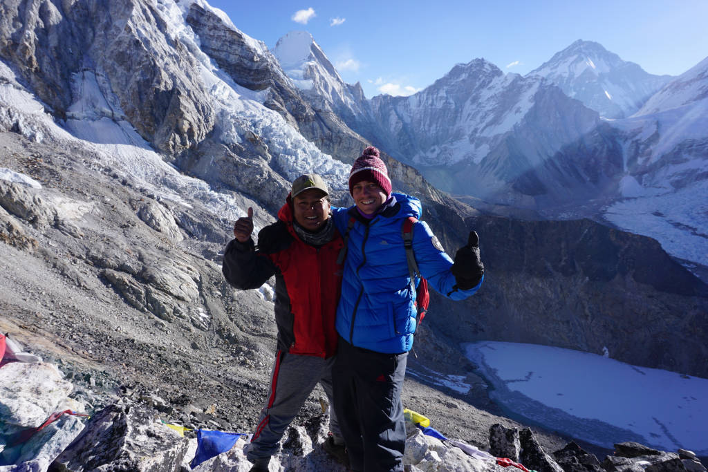 Trekker and Guide, Himalaya