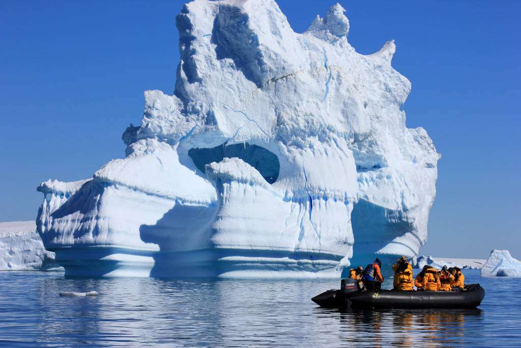 ICEBERG_and_Zodiac_cruisers.jpg