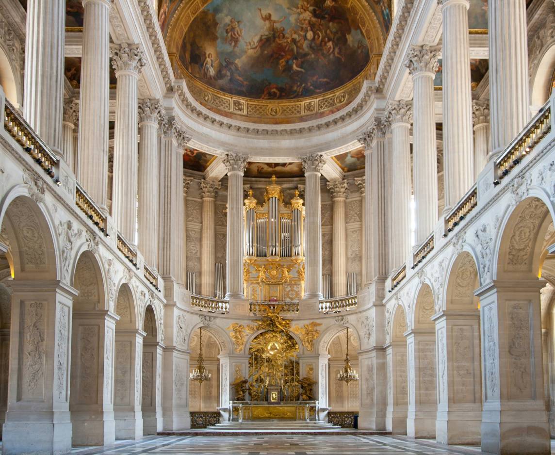Grand-Hall-Ballroom-in-the-Palace-of-Versailles