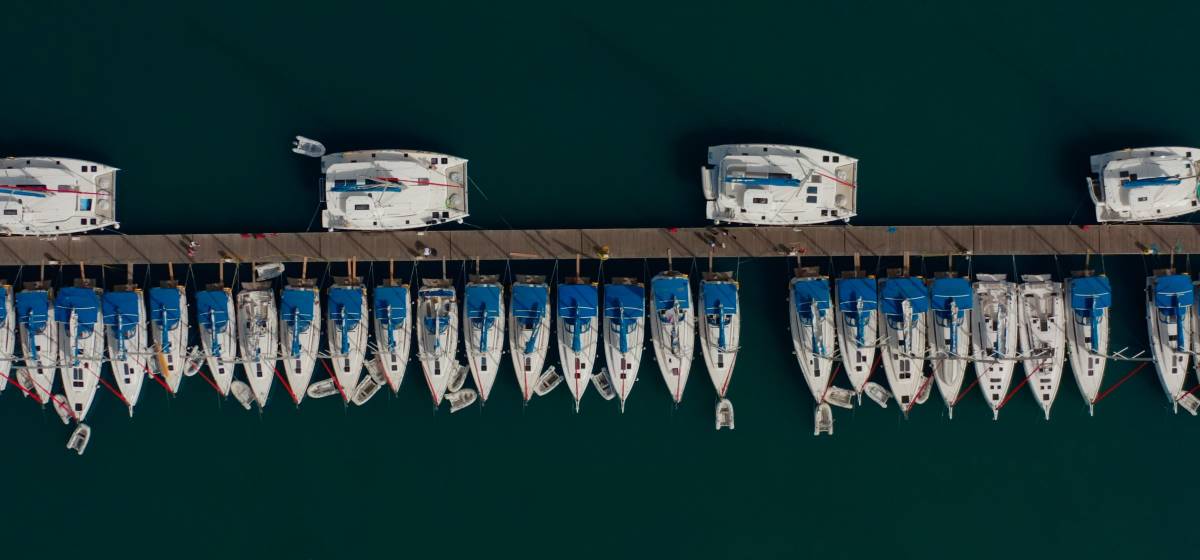 01_Boats in a row