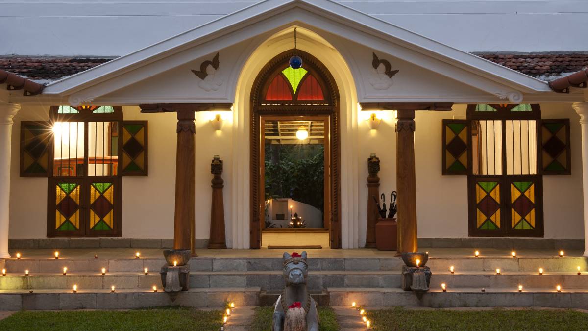 Eingang zum Purity Resort Hotel in Kerala, Indien