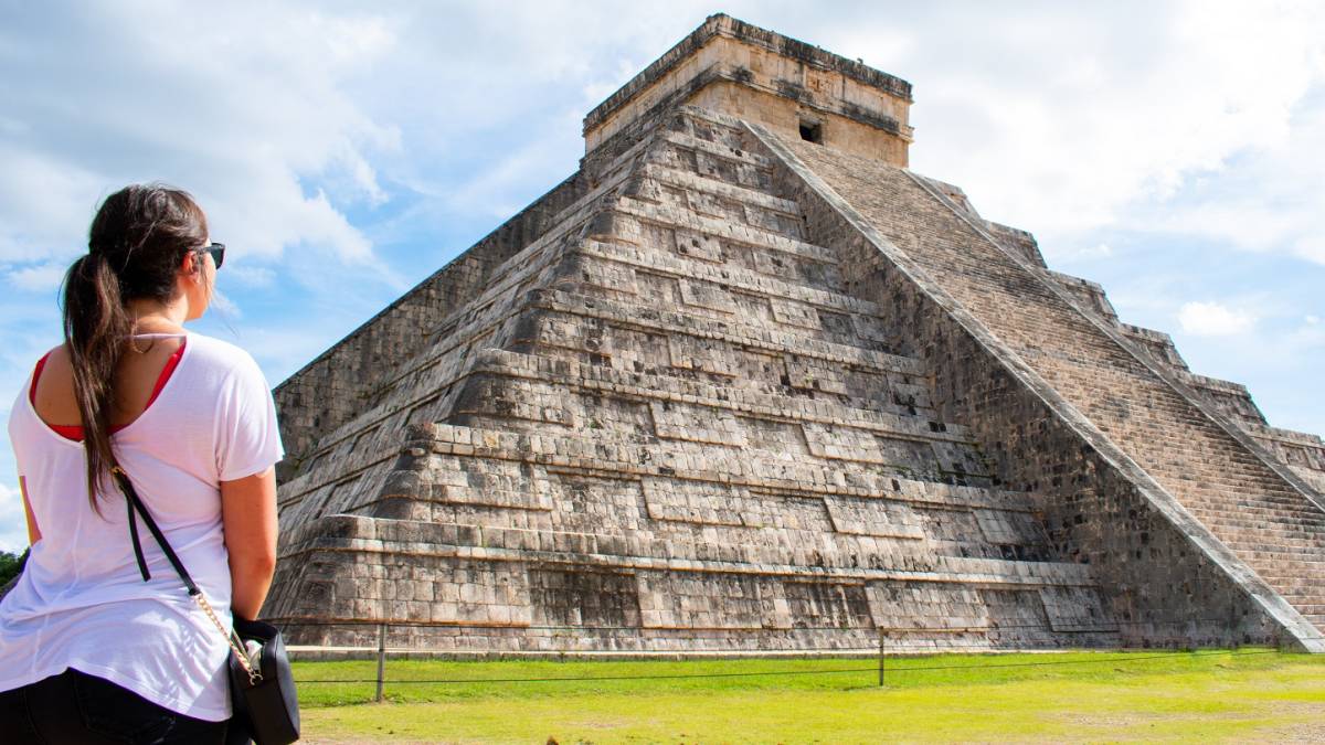 Enchanting Travels Chichen Itza, Temple of Kukulcan. Pre - Columbian Mayan City